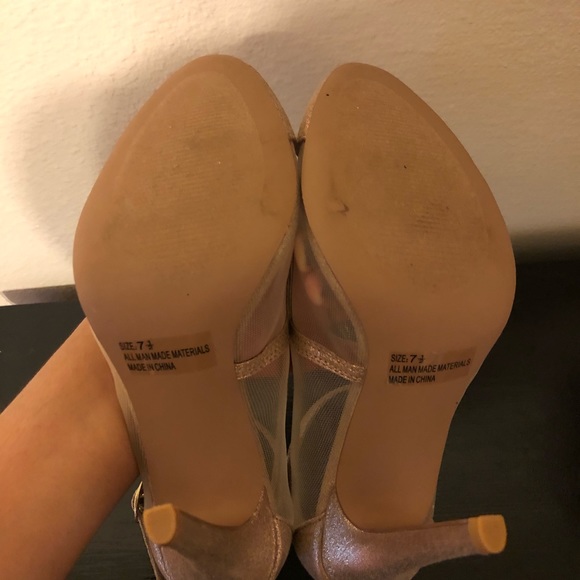 Pointy Toe ankle strap champagne heels - Picture 5 of 5